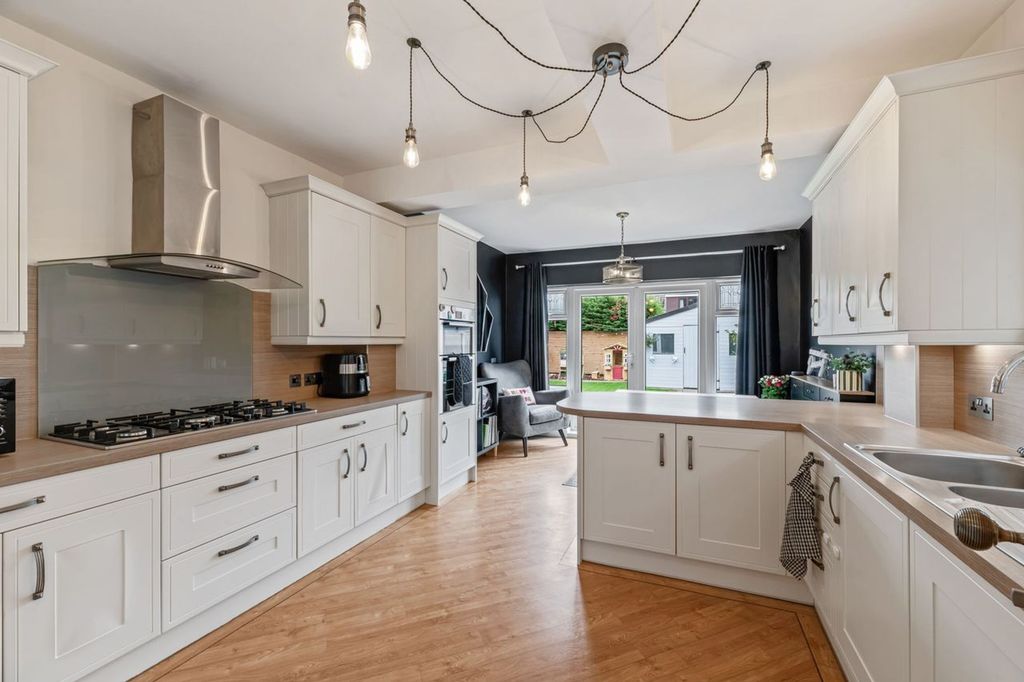 Property photo 2 of 19 Kitchen