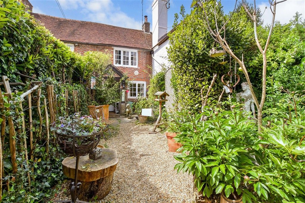 Property photo 1 of 15 Front Garden