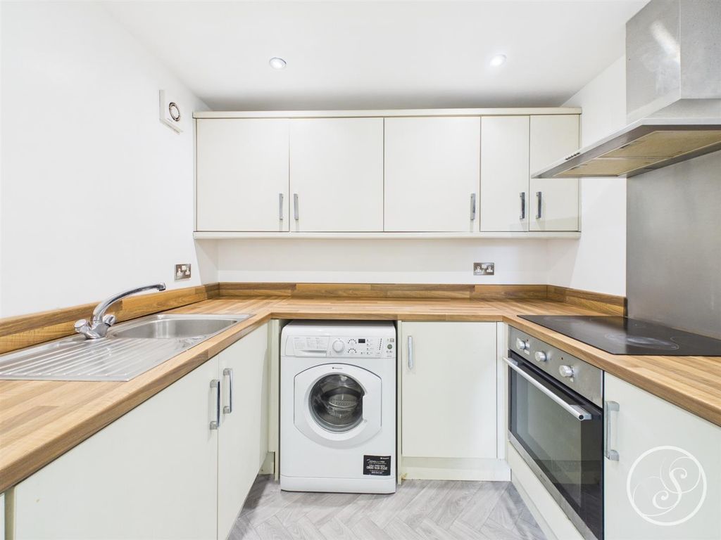 Property photo 2 of 15 Kitchen