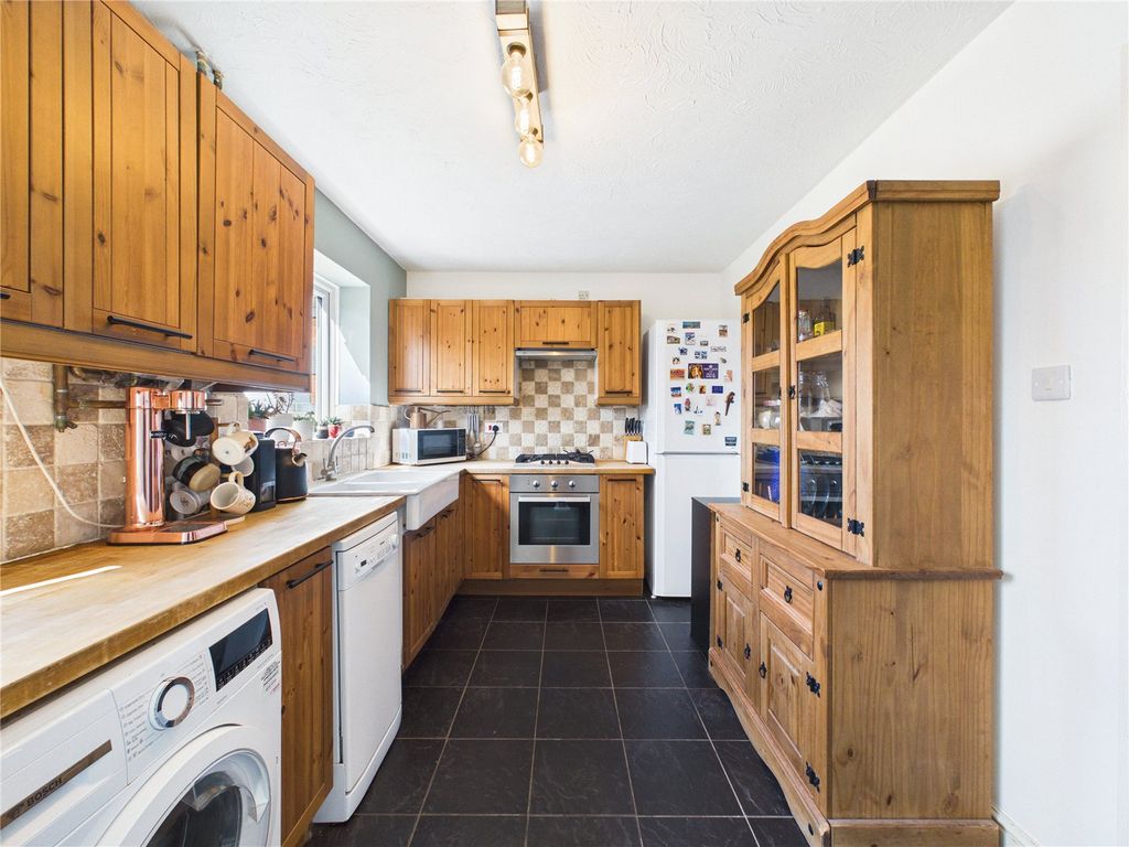 Property photo 2 of 21 Picture No. 11