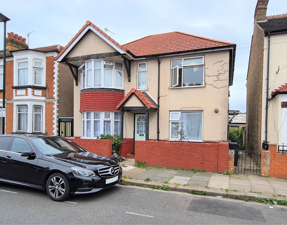 Property photo 1 of 7 Two Bedroom First Floor Flat