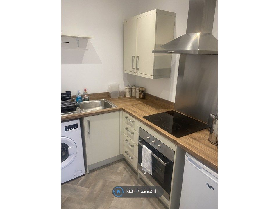 Property photo 3 of 10 Kitchen