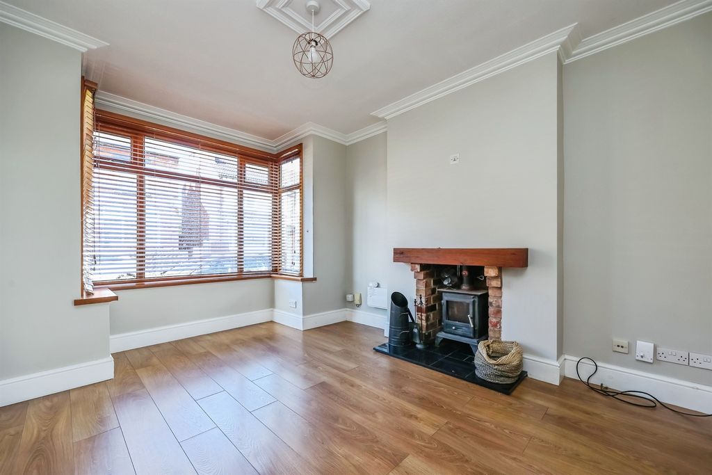 Property photo 3 of 27