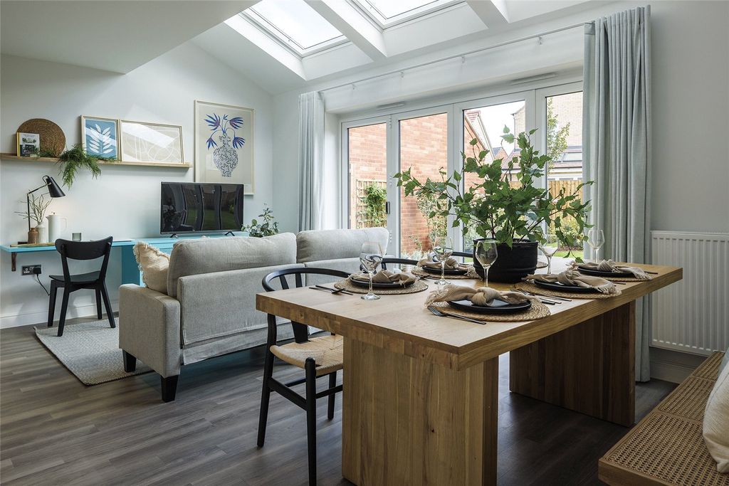 Property photo 3 of 10 Dining Area