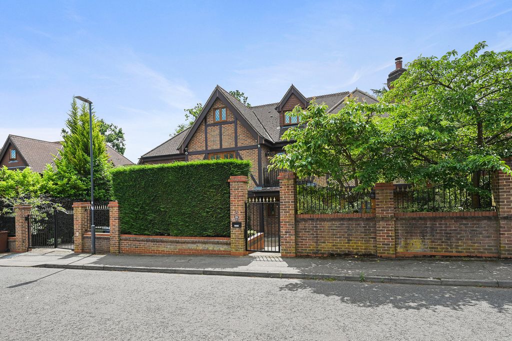 Property photo 2 of 33