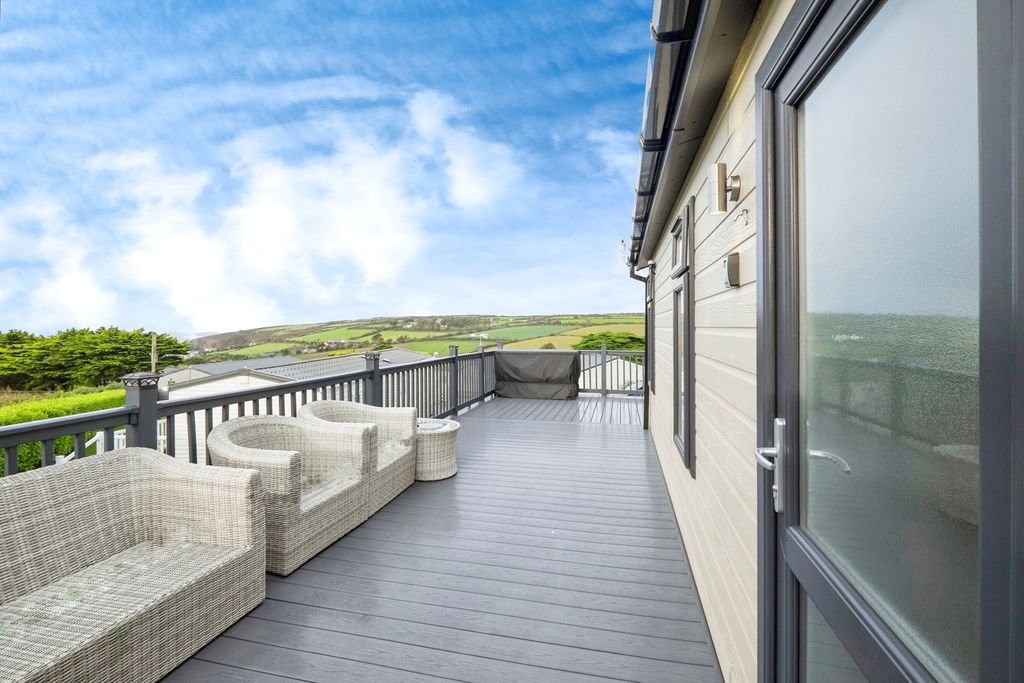 Property photo 2 of 17 Photo