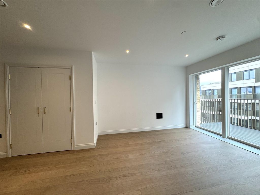 Property photo 3 of 25 Living Area.Jpeg