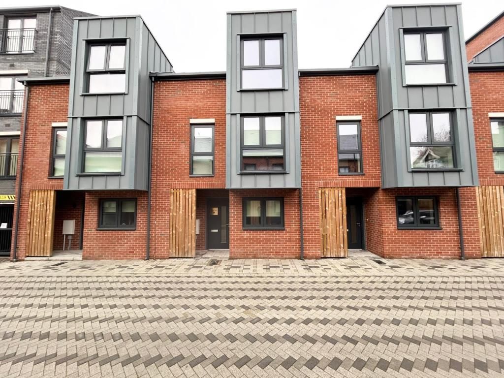 Property photo 1 of 17 External View