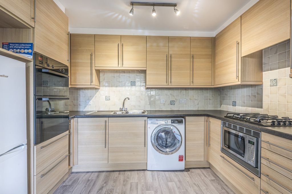 Property photo 2 of 9 5