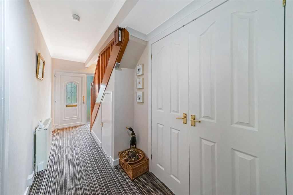 Property photo 3 of 21 Hallway