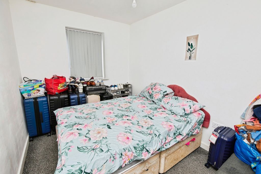 Property photo 3 of 17 Bedroom 1
