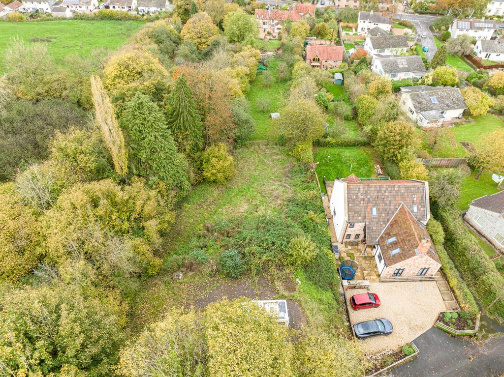 Property photo 3 of 8 4934872