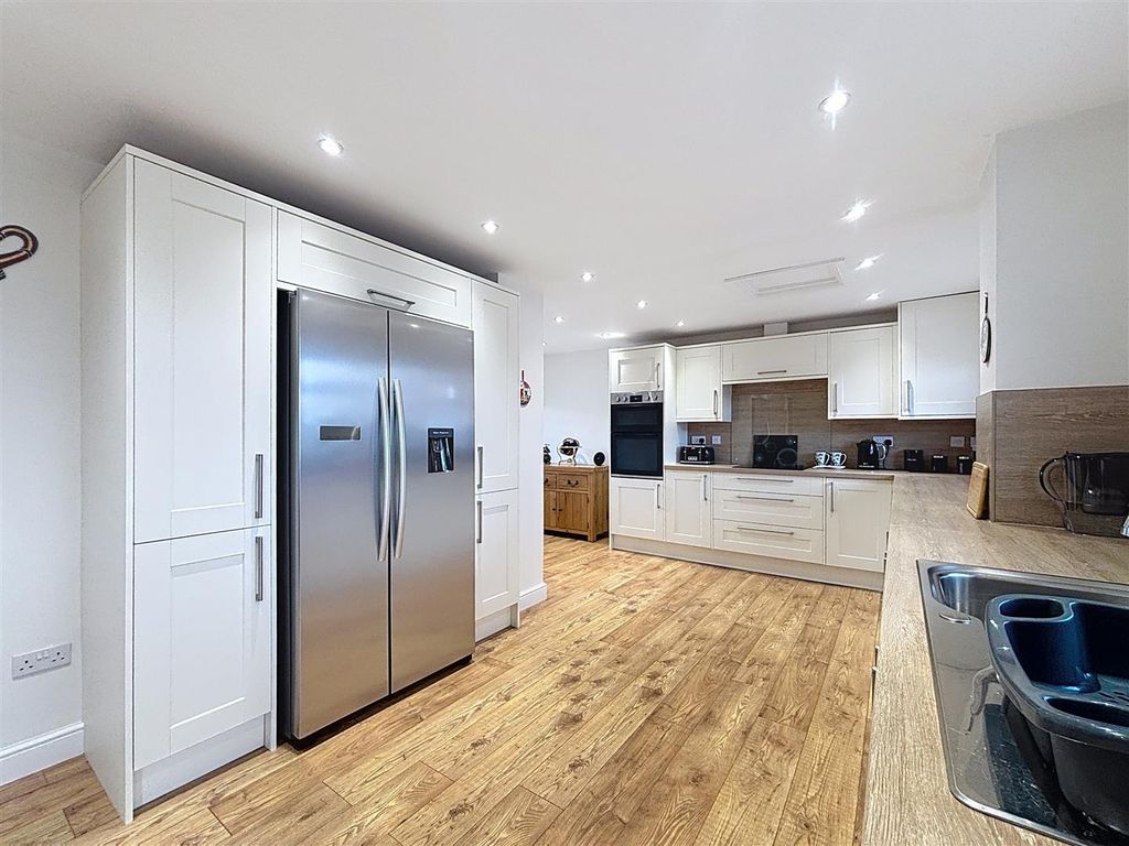 Property photo 3 of 26 Kitchen Diner