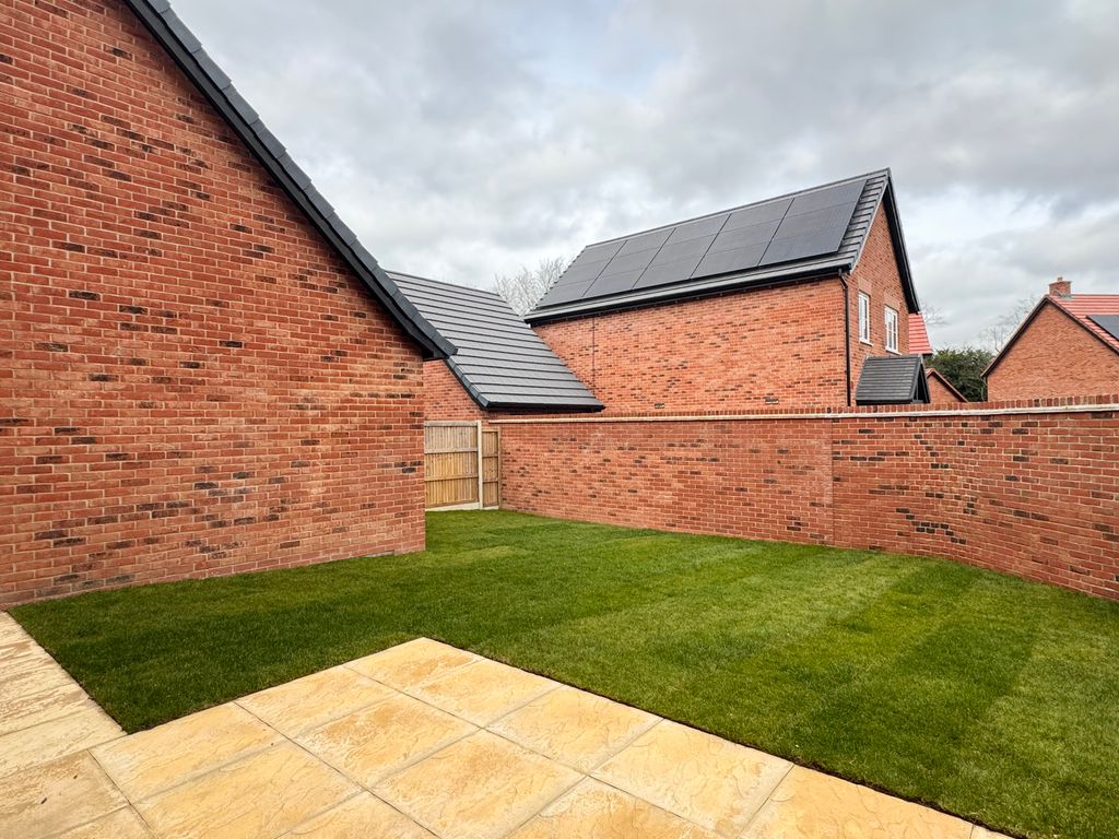 Property photo 3 of 14 Garden