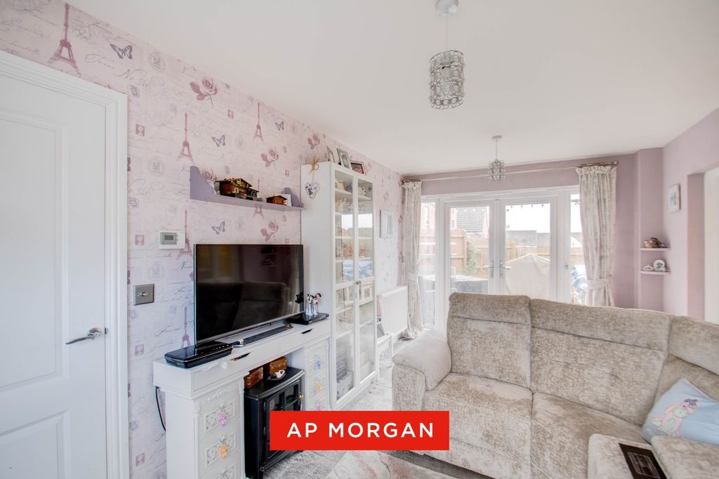 Property photo 2 of 21 Picture No. 03