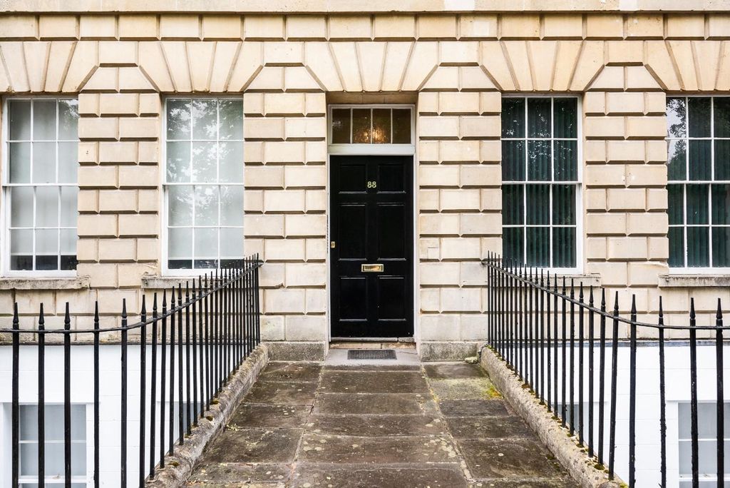 Property photo 3 of 15 F5, 33 Grosvenor Place, Bath, Ba1 6Ba-3.Jpg