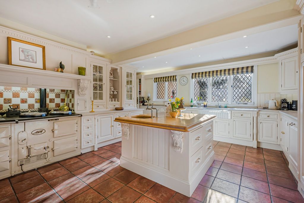 Property photo 3 of 22 Bespoke Kitchen