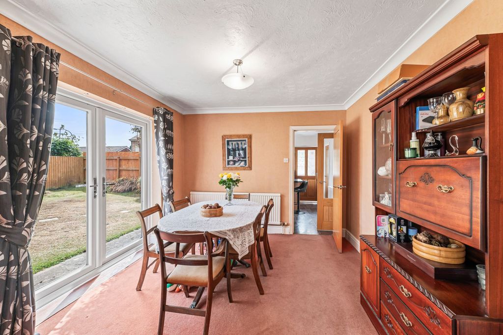 Property photo 3 of 28