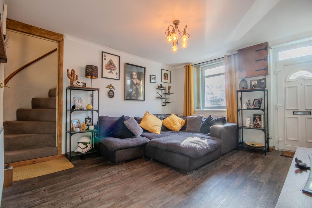 Property photo 3 of 17