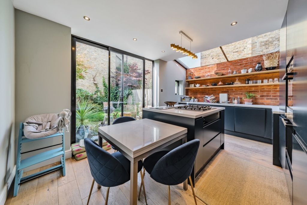 Property photo 1 of 13 1027302 (4)