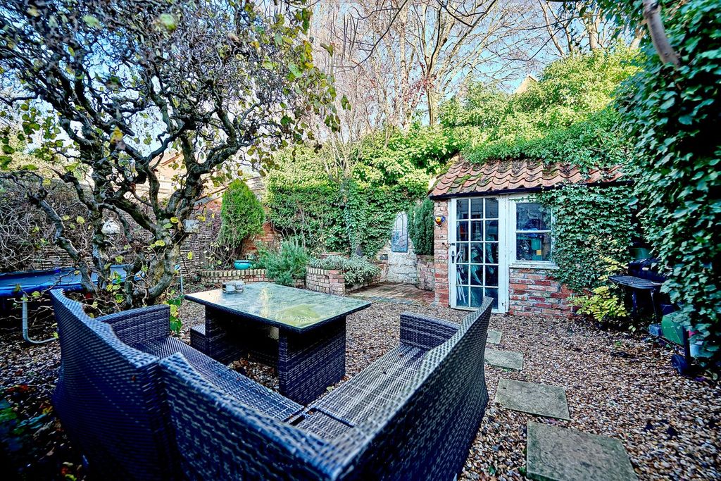 Property photo 3 of 23