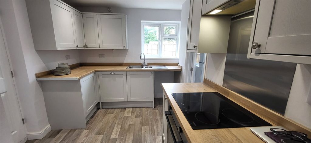 Property photo 3 of 12 Kitchen