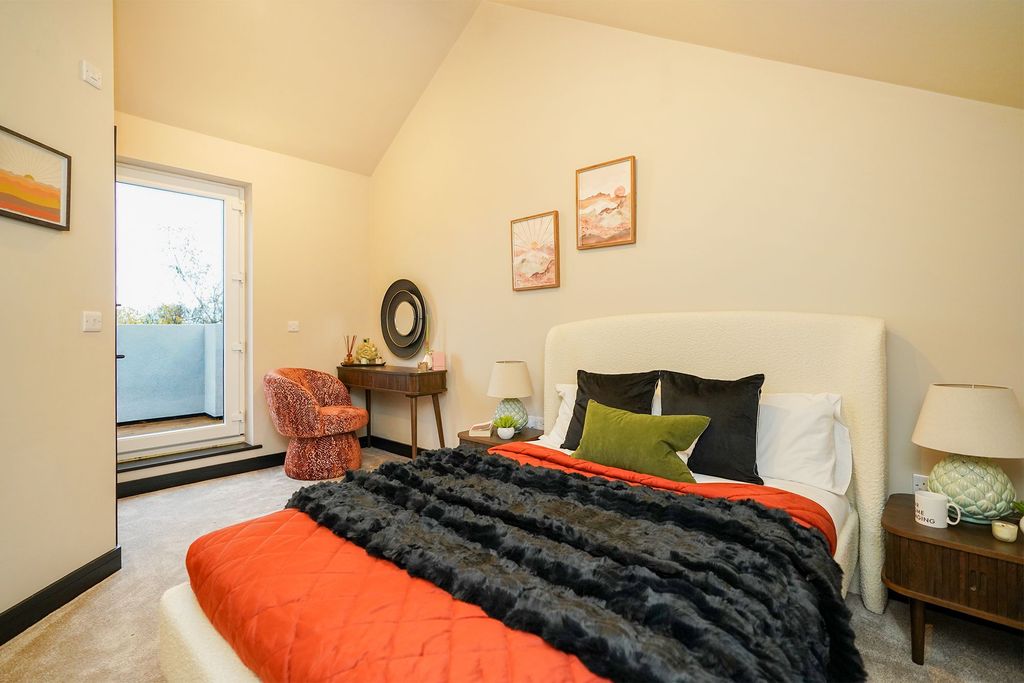 Property photo 3 of 25