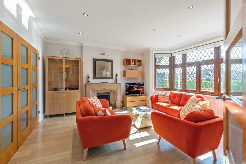 Additional image 4 of 5 bed detached house for saleOakleigh Gardens, Edgware HA8