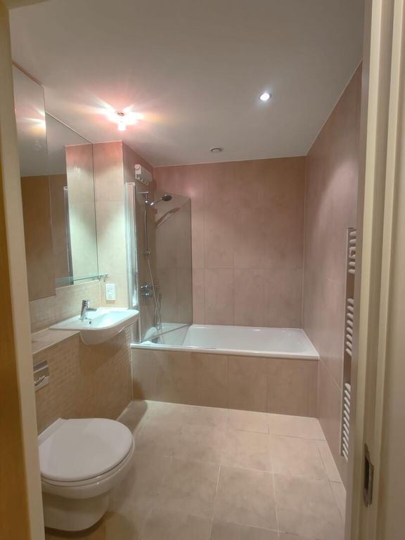 Property photo 2 of 11 Bathroom