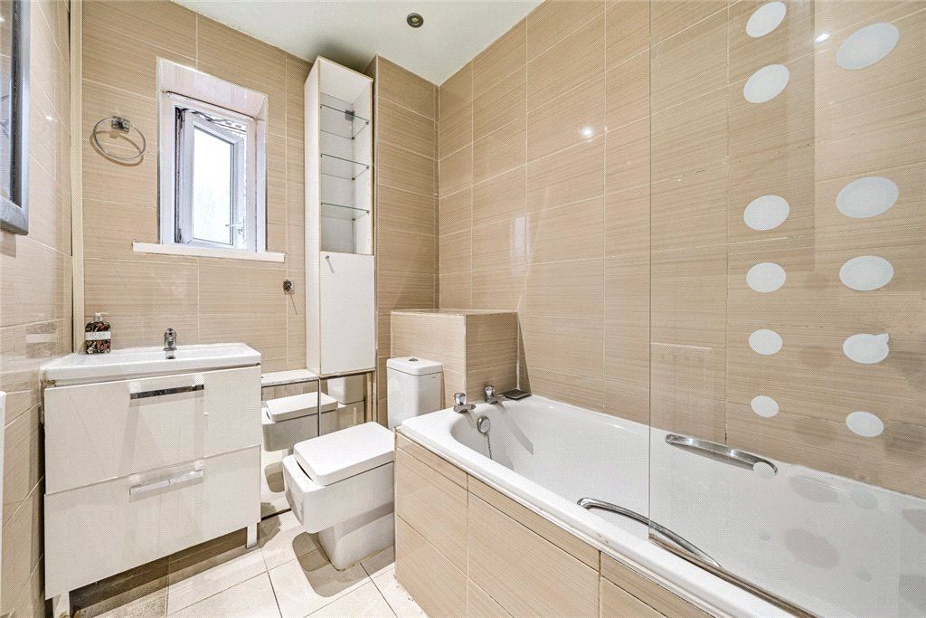 Property photo 3 of 9 Bathroom