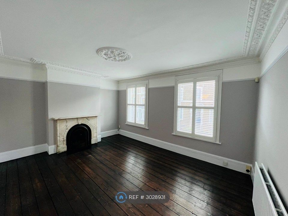 Property photo 1 of 20 Living Room