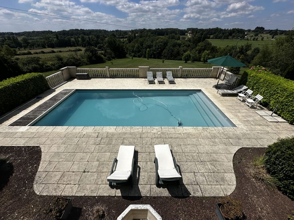 Property photo 2 of 18