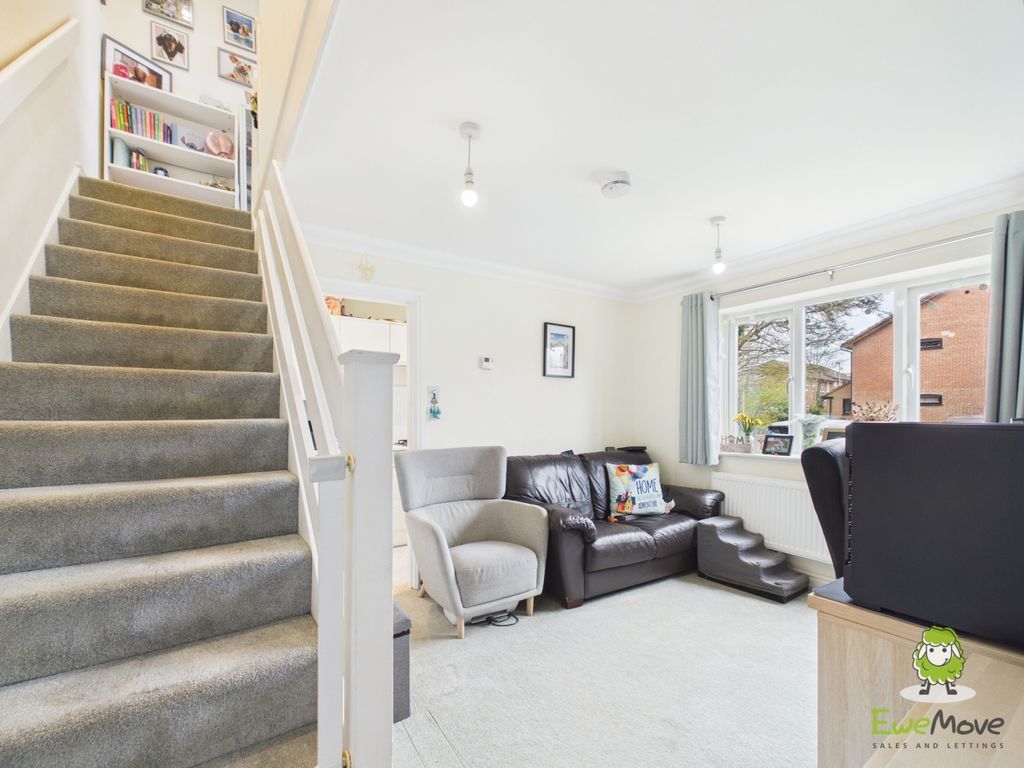 Property photo 2 of 14 Ewemove Estate Agents Basingstoke