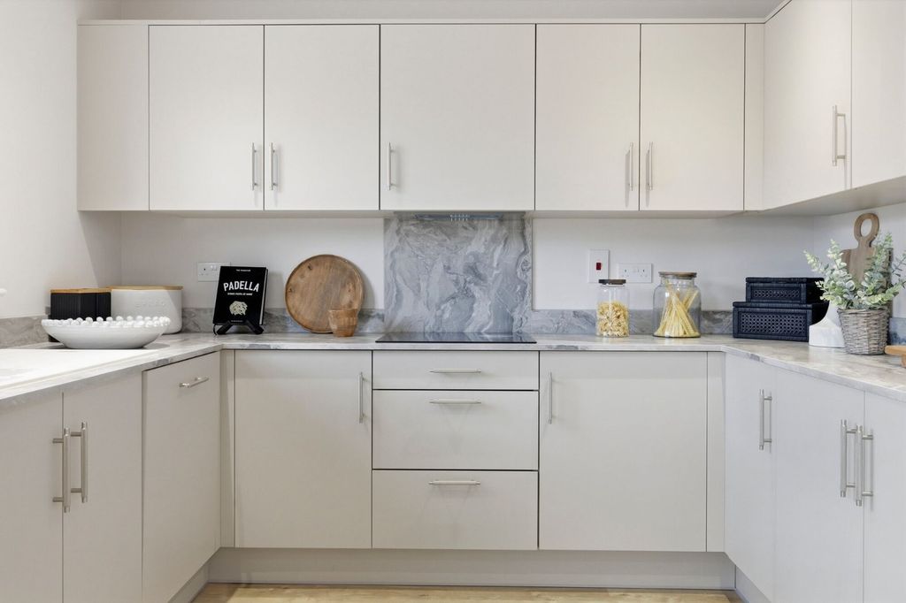 Property photo 3 of 17 Kitchen