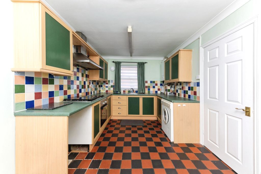 Property photo 3 of 15 Kitchen