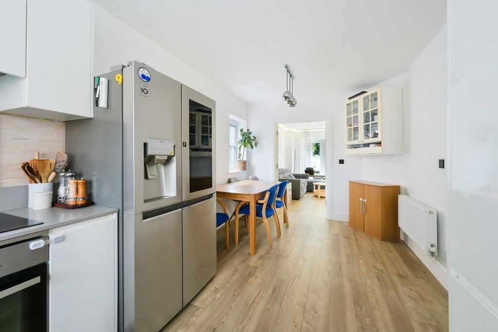 Property photo 3 of 14 Beatrice Square