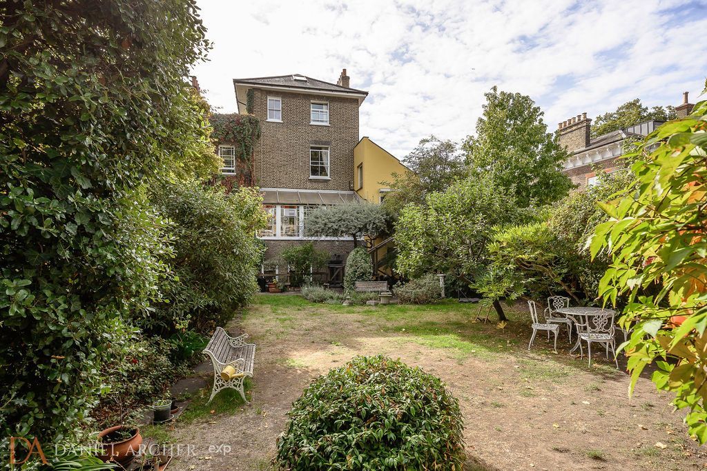 Property photo 2 of 26