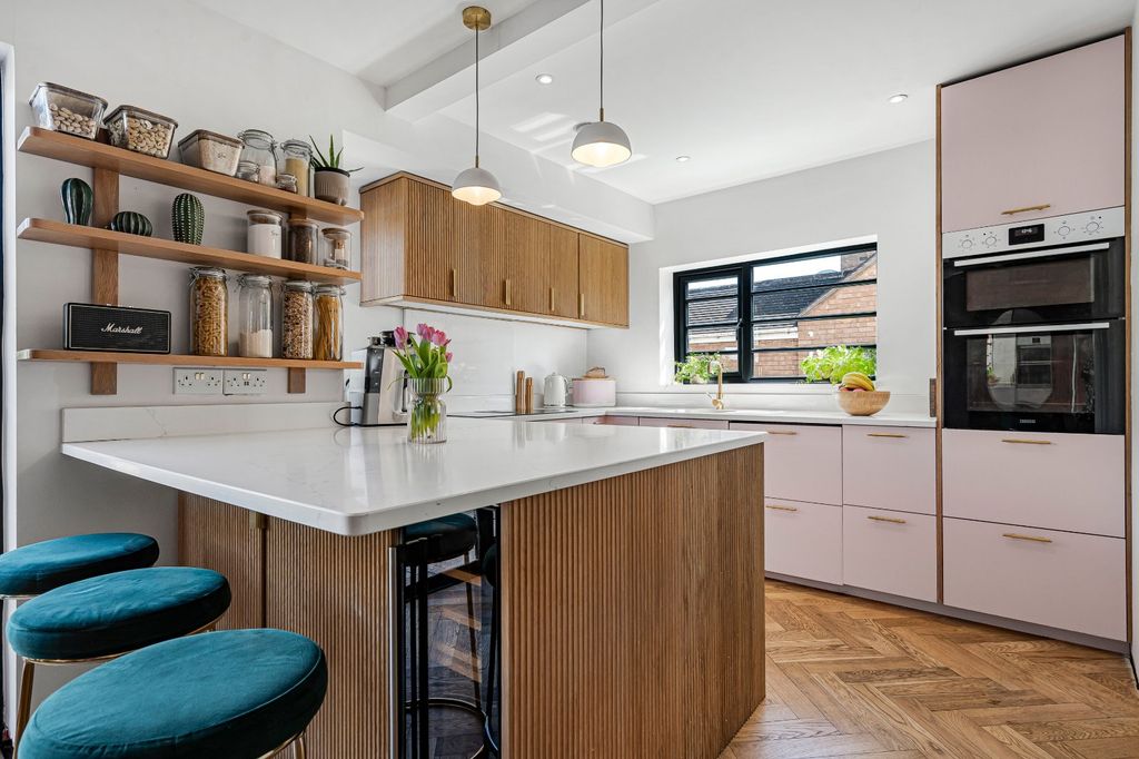 Property photo 3 of 54 Kitchen