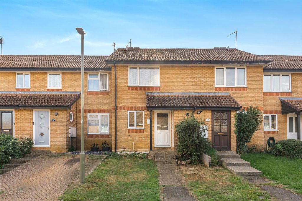 Property photo 1 of 11 17 Frensham Close, Banbury-1.Jpg