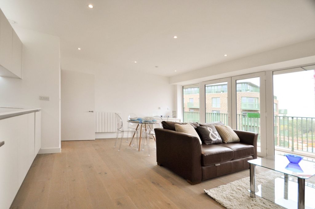 Property photo 2 of 8 4492731