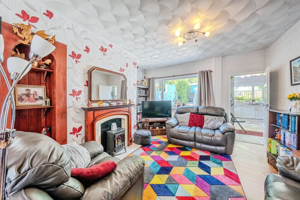 Property photo 2 of 43