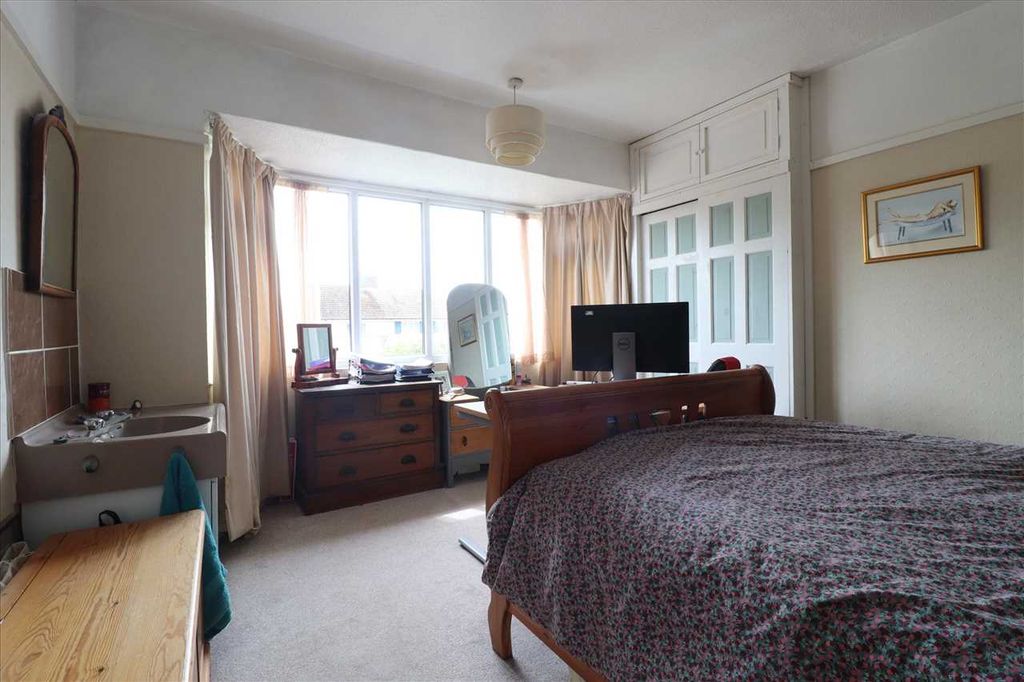 Additional image 9 of 5 bed semi-detached house for saleGreenway, Frinton On Sea CO13