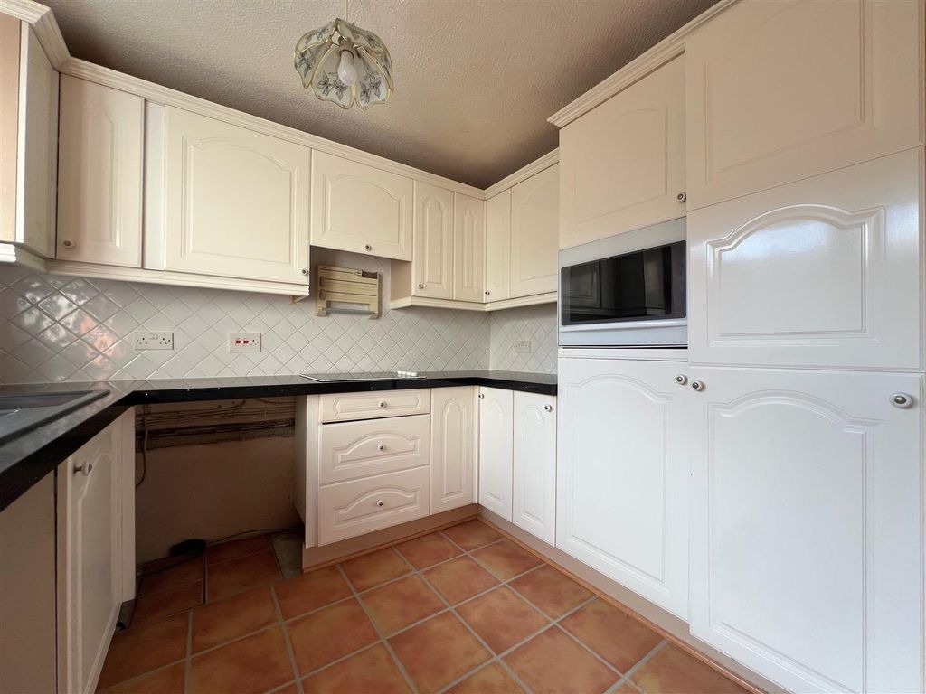 Property photo 3 of 24 Kitchen