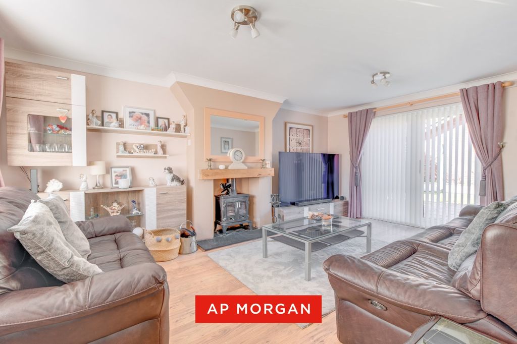 Property photo 2 of 23 Picture No. 14