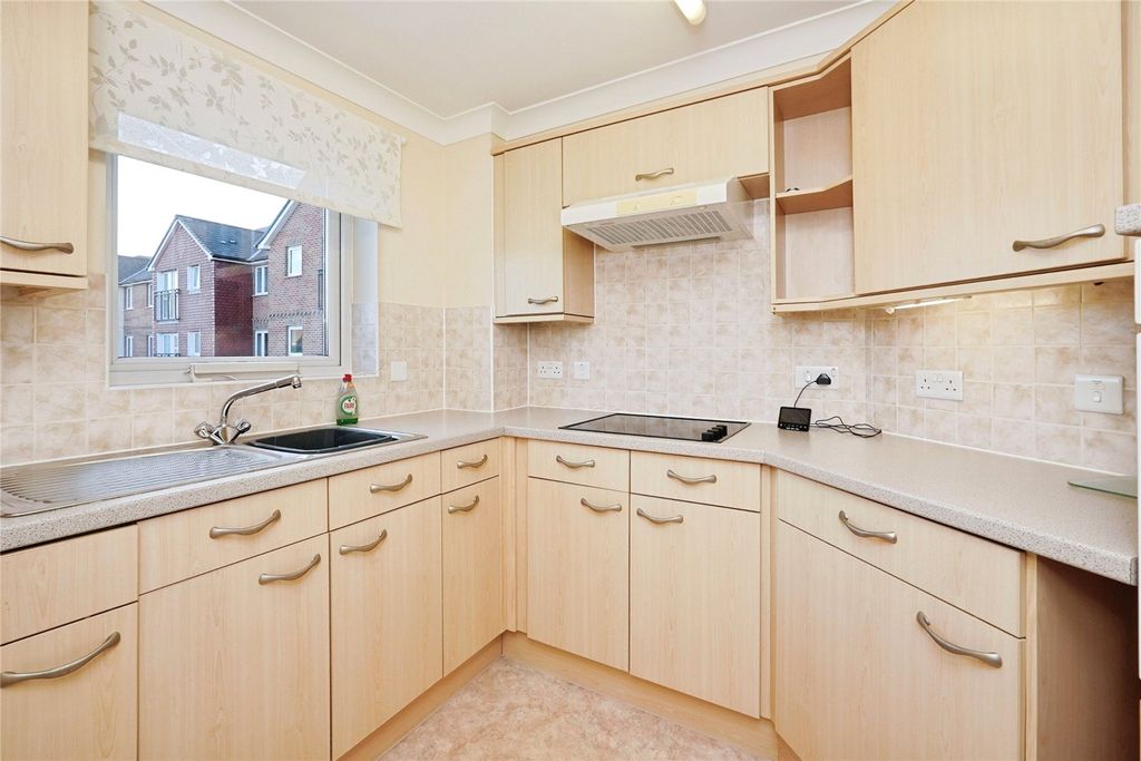 Property photo 3 of 11 Kitchen