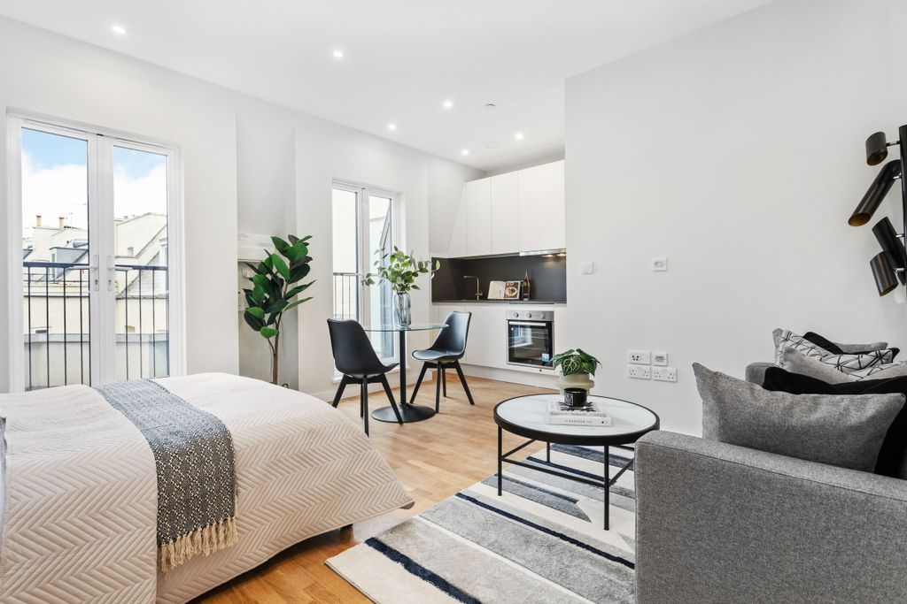 Property photo 2 of 22 Living_Room