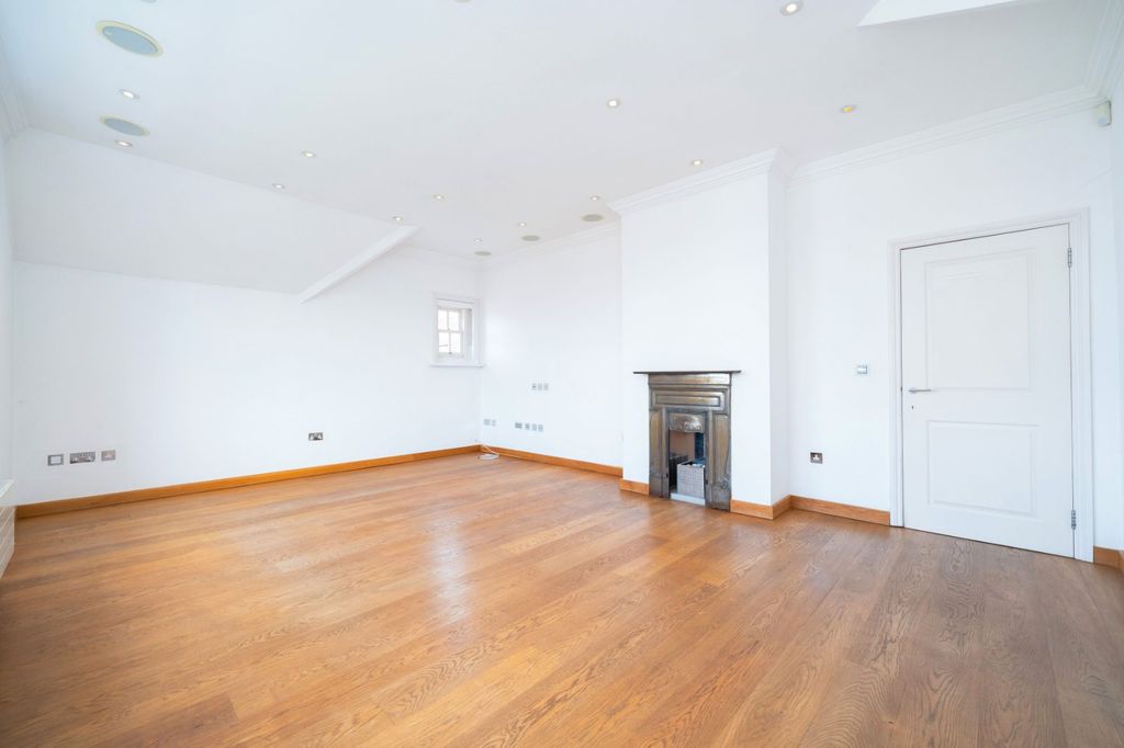 Property photo 2 of 28
