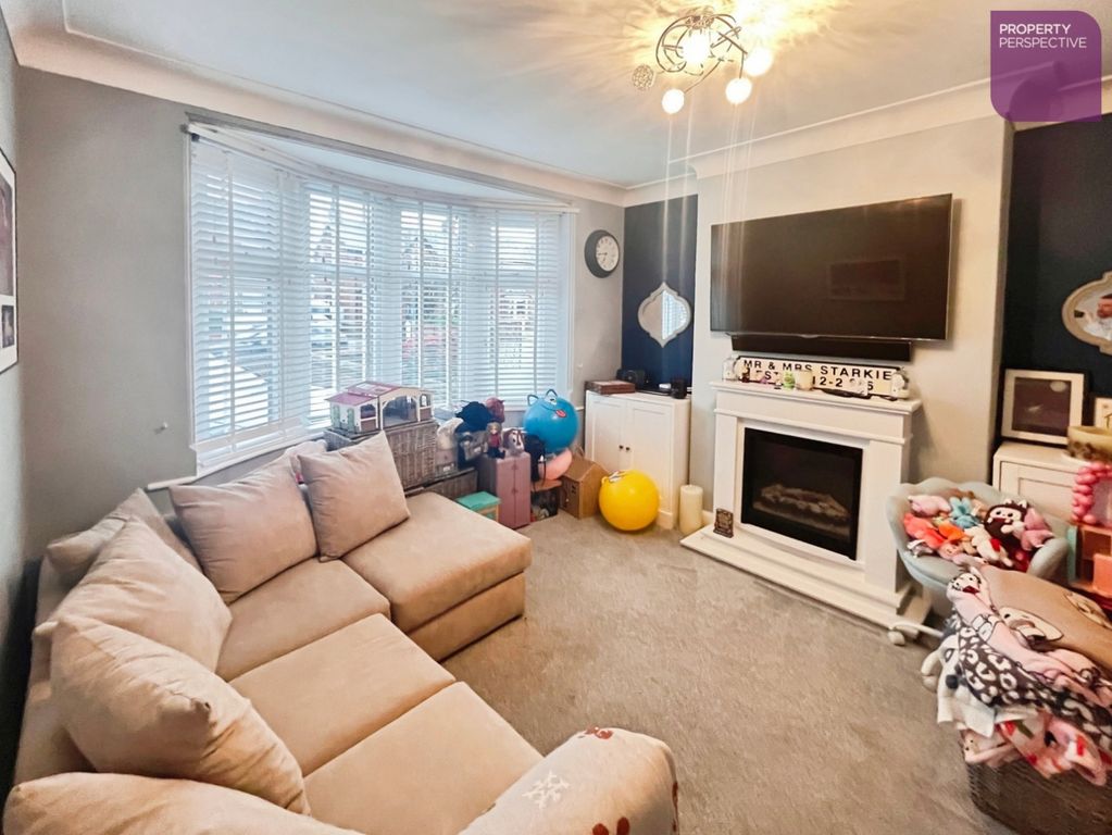 Property photo 2 of 13 Lounge