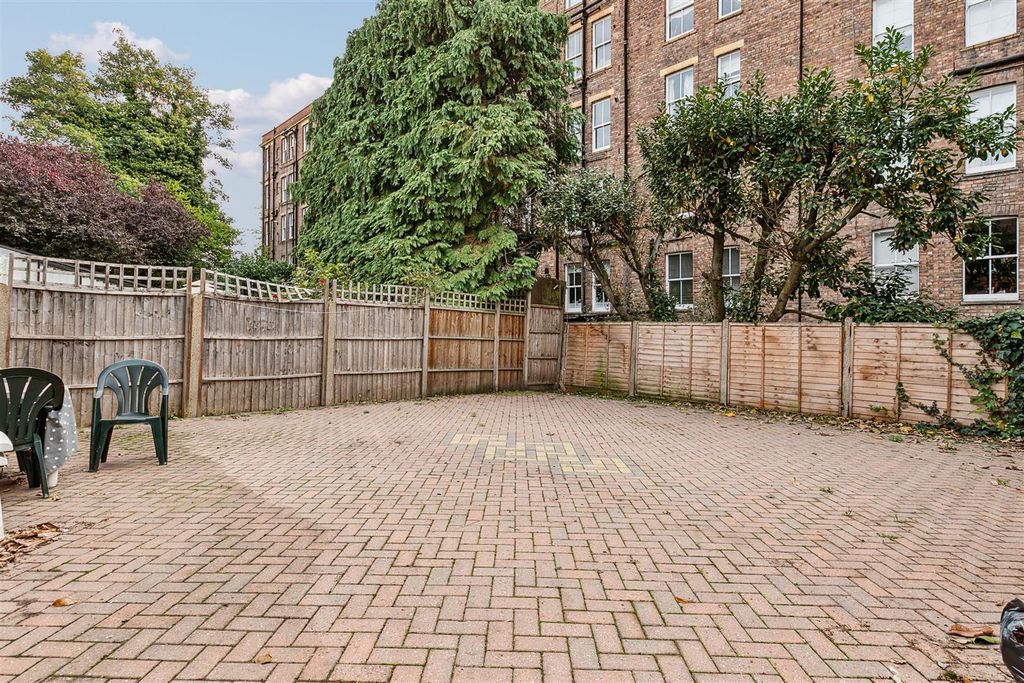 Property photo 3 of 8 To Rent_Elmwood Road, W4