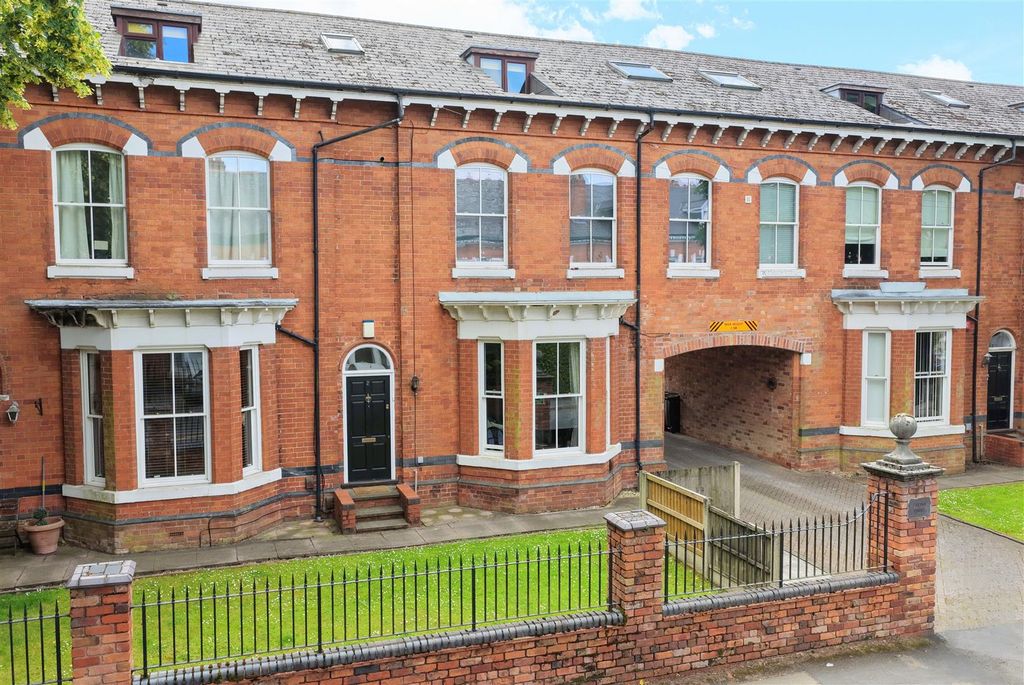 Property photo 1 of 17 Front..Jpg